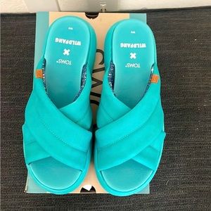 Alpagarta Mallow Crossover sandals. TOMS x WILDFANG Collab, S 9, E 39-40